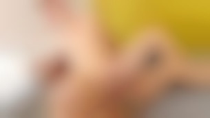 Musclé, tatoué et actif
