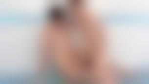 Dans les douches de la piscine