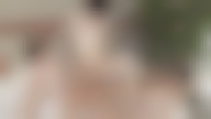 Trois gars très bien équipés entre les jambes